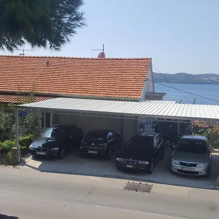 Apartamento Mastelic With Pool Next To The