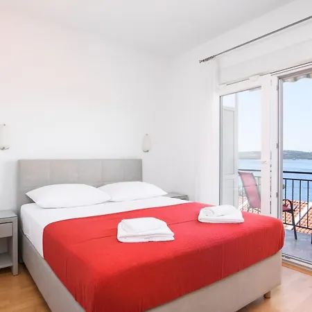 Mastelic With Pool Next To The Apartamento