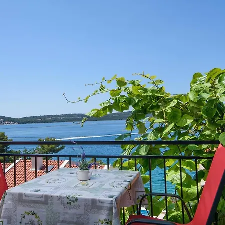Apartamento Mastelic With Pool Next To The Trogir