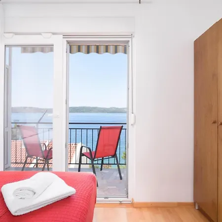 Mastelic With Pool Next To The Apartamento Trogir