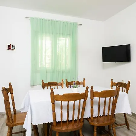 Mastelic With Pool Next To The Apartamento Trogir