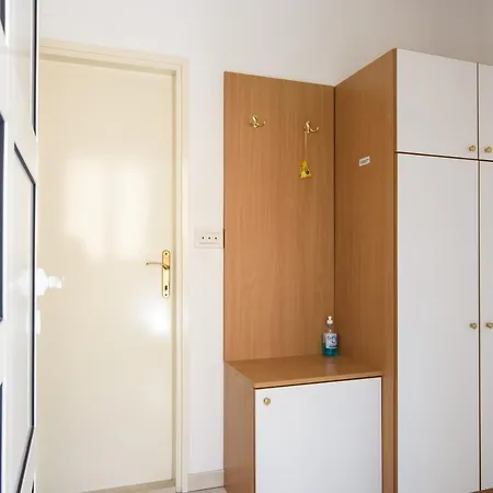 Mastelic With Pool Next To The Apartamento Trogir