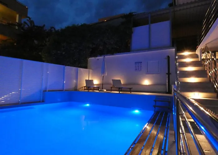 Mastelic With Pool Next To The Apartment