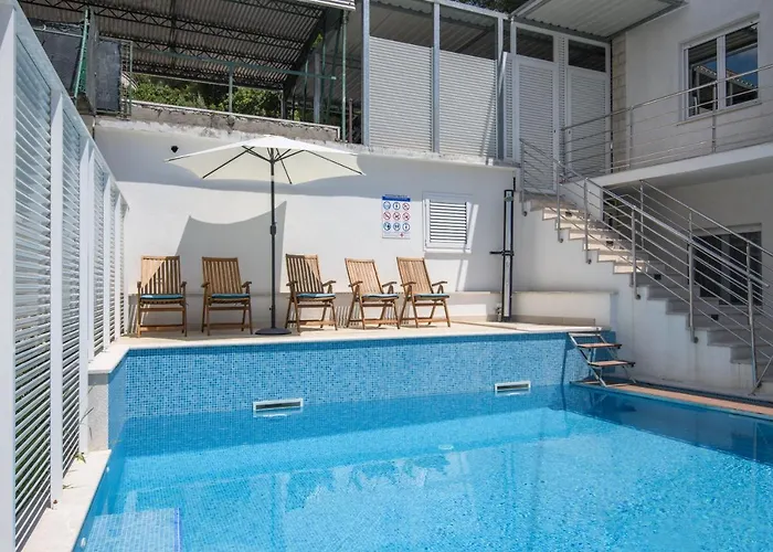Mastelic With Pool Next To The Apartment *