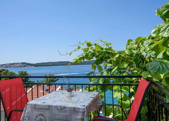 Apartment Mastelic With Pool Next To The Trogir