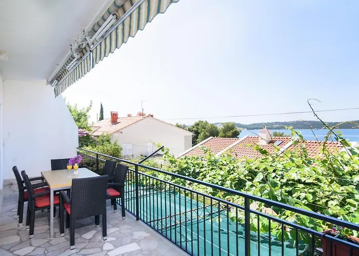 Apartment Mastelic With Pool Next To The