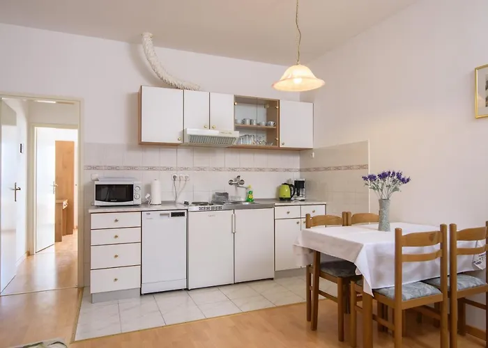 Apartment Mastelic With Pool Next To The Trogir