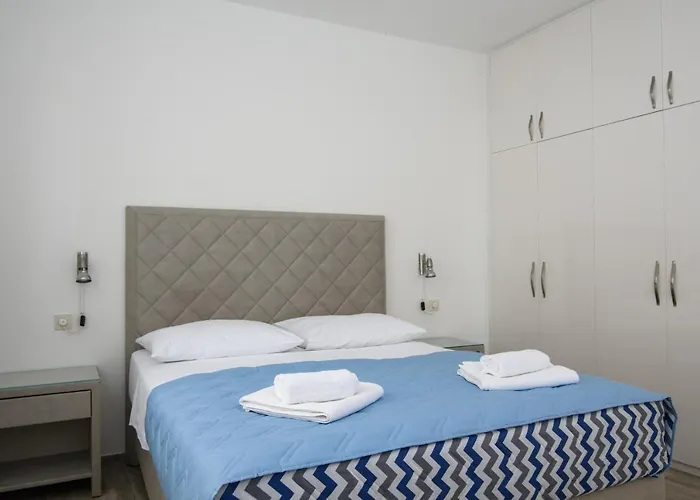 Apartment Mastelic With Pool Next To The