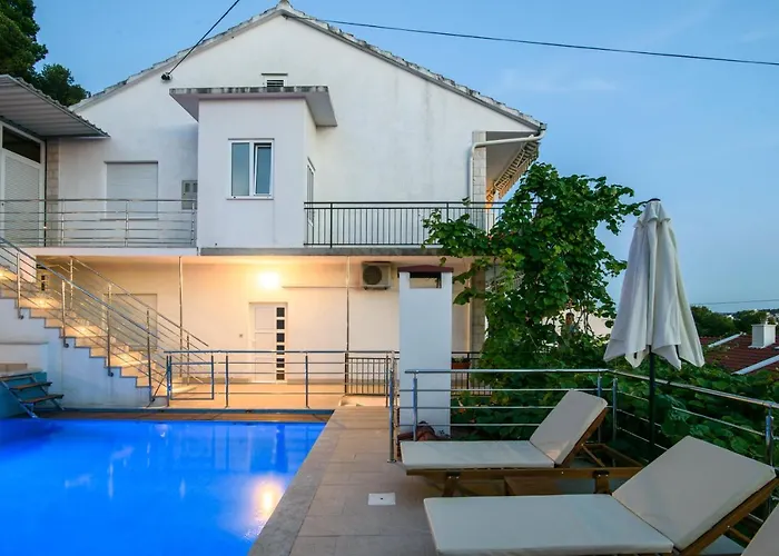 Mastelic With Pool Next To The Apartment *