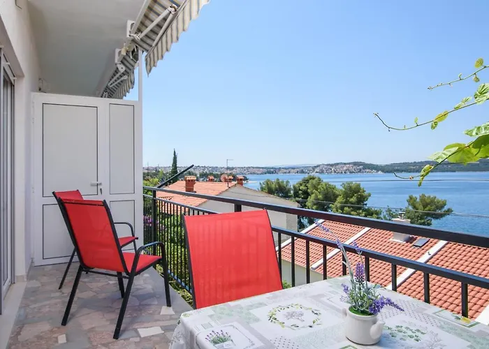 Apartment Mastelic With Pool Next To The Trogir