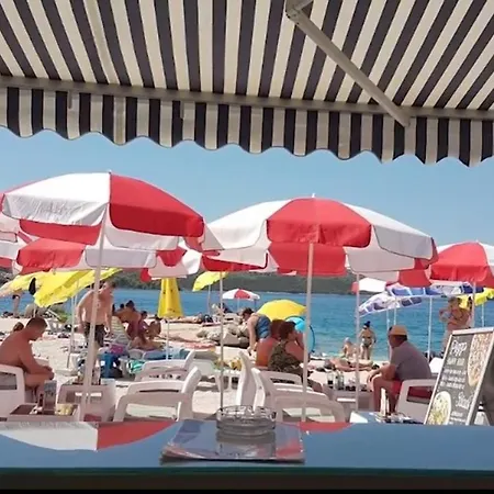 Appartamento Mastelic With Pool Next To The